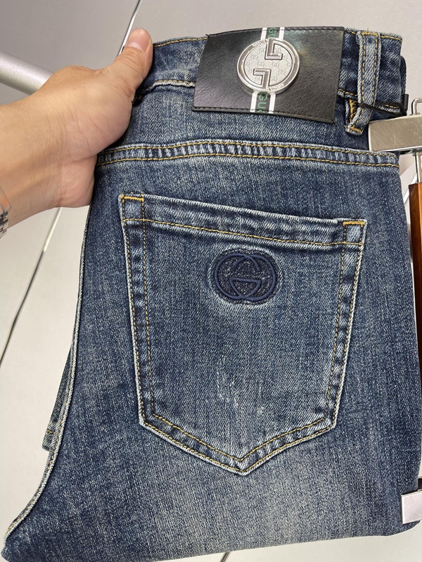 ブランドジーンズ正面デザイン